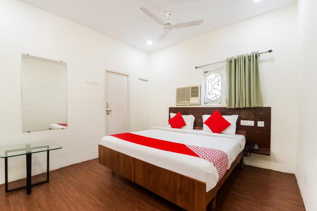 Oyo 76129 Rk Inn Guntur Exterior photo
